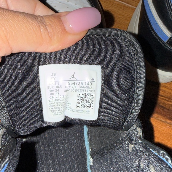 Jordan retro 1 Black and White Sneakers size 6 - Picture 4 of 4